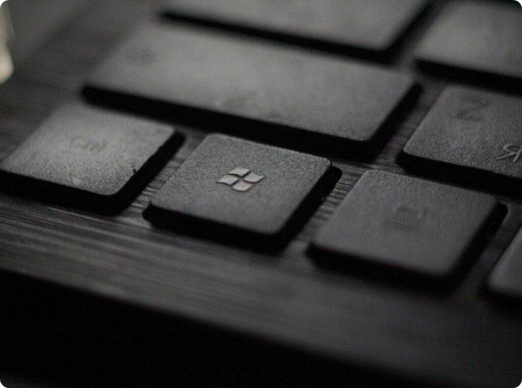 tadas sar T01GZhBSyMQ unsplash